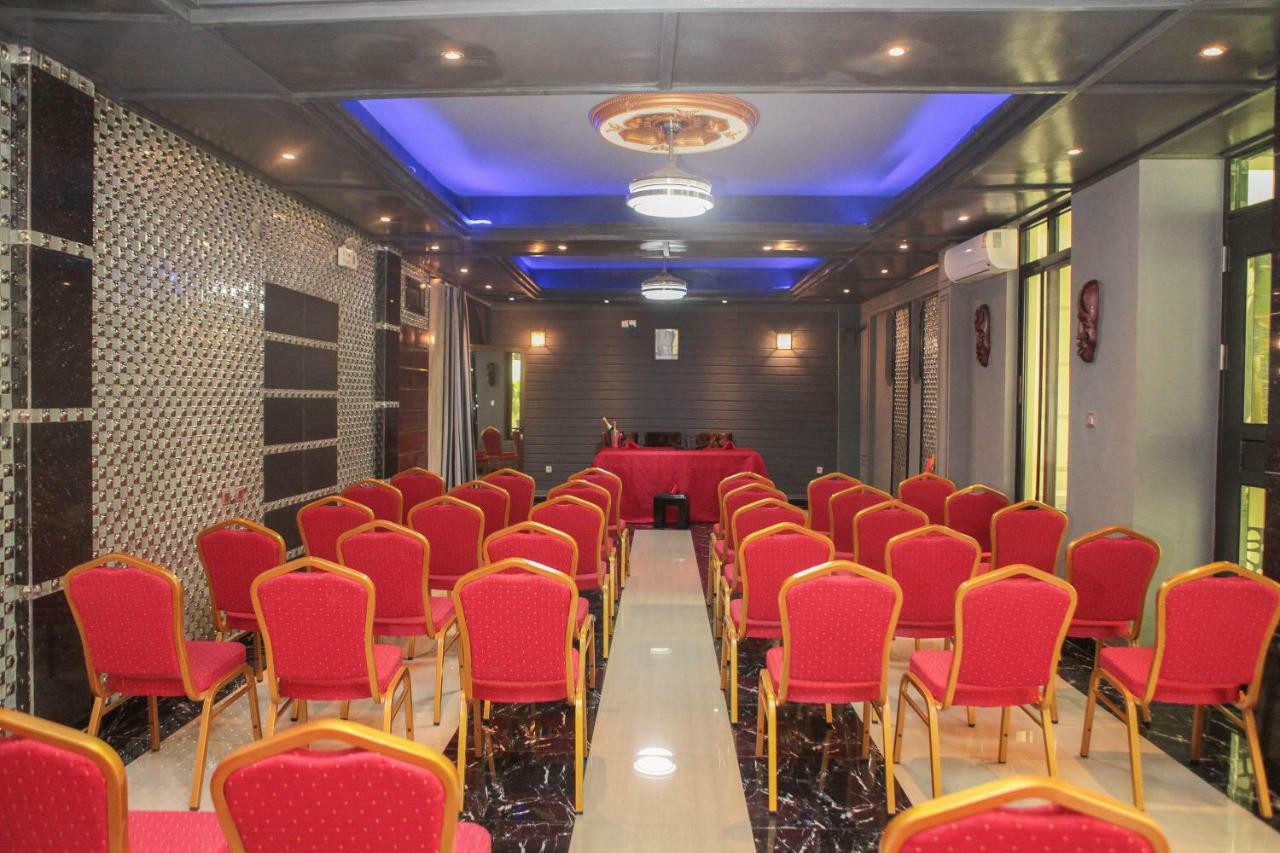 Hotel Kangaroo Бужумбура Екстер'єр фото